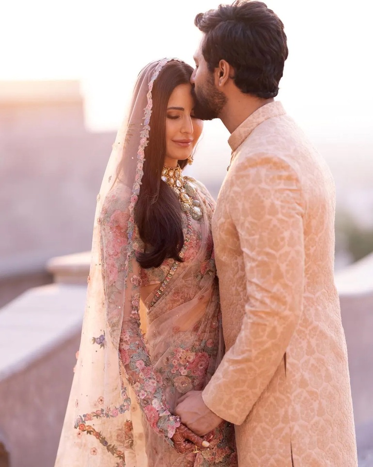 Mỹ nữ gợi cảm nhất Bollywood Katrina hé lộ ảnh cưới với phi công trẻ - 2 Mỹ nữ gợi cảm nhất Bollywood Katrina hé lộ ảnh cưới với phi công trẻ - 2