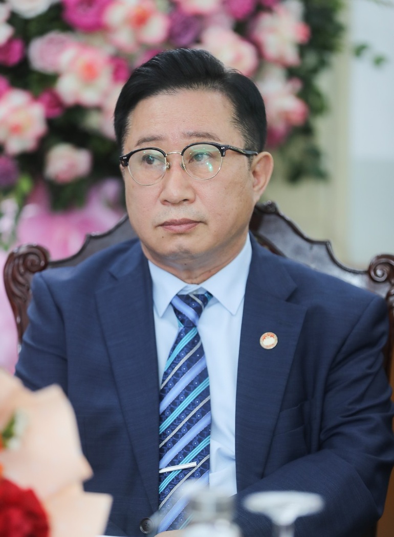 Hậu duệ của vua Lý Thái Tổ làm đại sứ du lịch Việt Nam tại Hàn Quốc - 2 Hậu duệ của vua Lý Thái Tổ làm đại sứ du lịch Việt Nam tại Hàn Quốc - 2