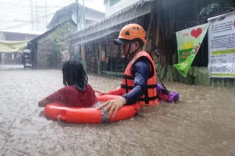 Bão Rai mạnh như quái vật đổ bộ Philippines, 90.000 dân cấp tập di tản - 7 Bão Rai mạnh như quái vật đổ bộ Philippines, 90.000 dân cấp tập di tản - 7