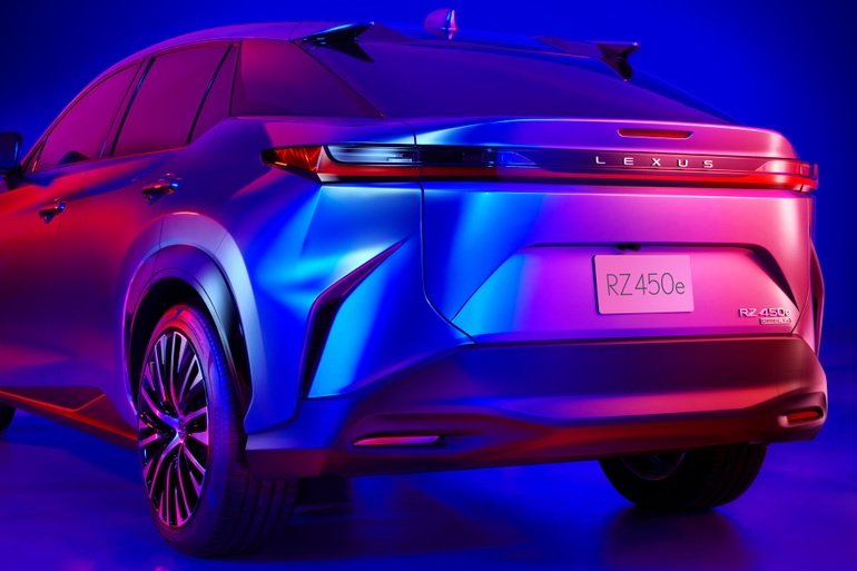 Lexus RZ lộ diện, chưa hẹn ngày chính thức ra mắt - 3 Lexus RZ lộ diện, chưa hẹn ngày chính thức ra mắt - 3