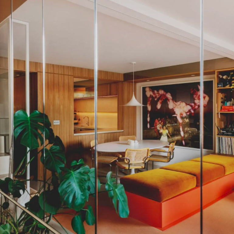 Bước vào không gian sống tươi mới và độc đáo với thiết kế nội thất gia đình đẹp mắt. Từ màu sắc cho đến chất liệu, mỗi chi tiết đều được sắp xếp một cách tinh tế và hài hòa, tạo nên cảm giác thoải mái và ấm áp cho gia đình.
