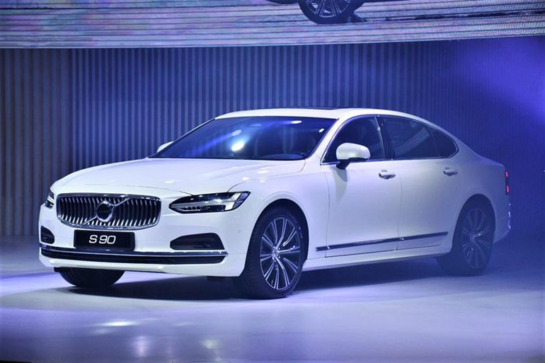 Volvo S90 2022 ra mắt và những gã sừng sỏ cùng phân khúc tại Việt Nam - 1 Volvo S90 2022 ra mắt và những gã sừng sỏ cùng phân khúc tại Việt Nam - 1