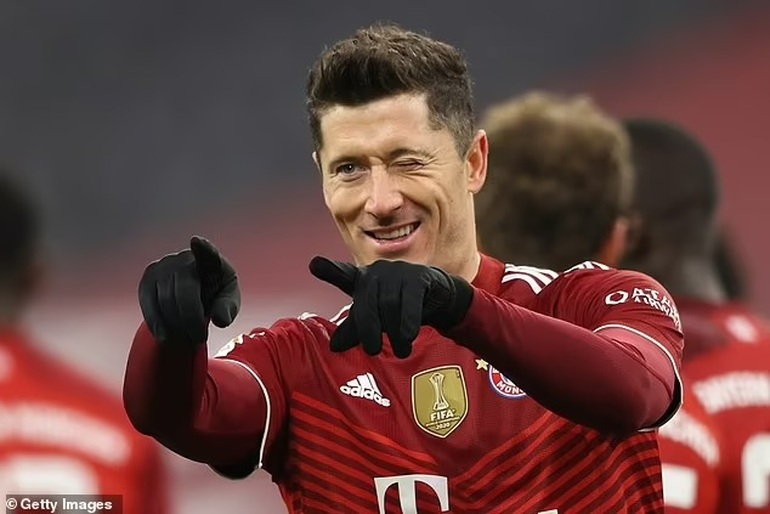 Lewandowski cân bằng kỷ lục khó tin của C.Ronaldo - 5