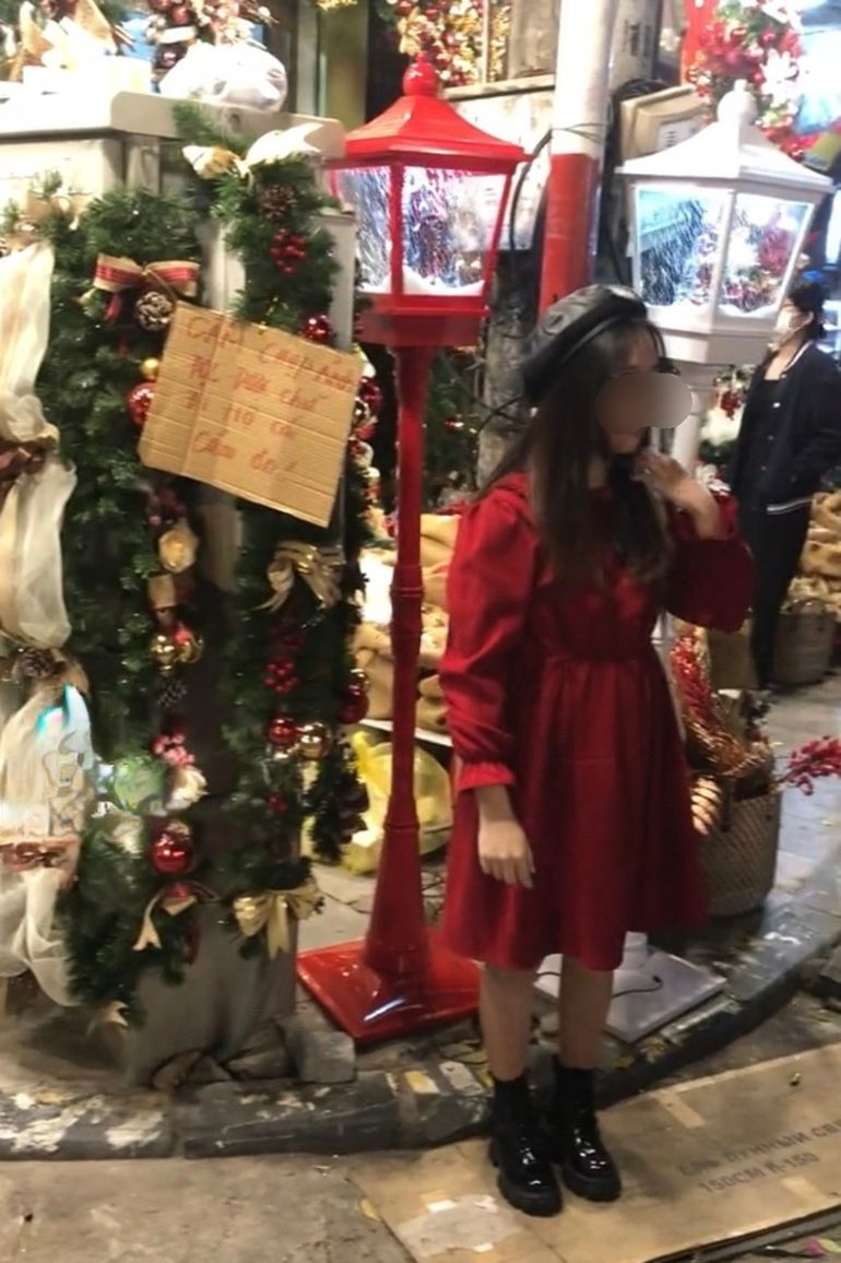 Lý do các chủ hàng trên phố Hàng Mã treo biển cấm chụp ảnh gây xôn xao - 1 Lý do các chủ hàng trên phố Hàng Mã treo biển cấm chụp ảnh gây xôn xao - 1