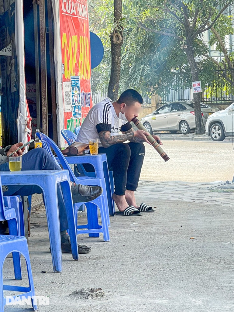 Mặc F0 tăng kỷ lục, nhiều người Hà Nội vẫn liều mình rít chung điếu cày - 3