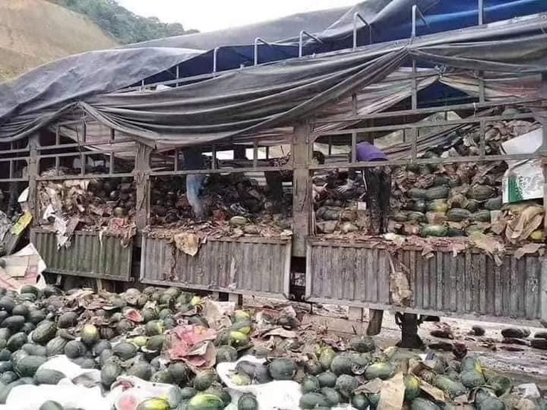 Chủ xe nông sản tắc ở Lạng Sơn: Không nhanh, hỏng đổ đi hết, xót xa lắm - 1