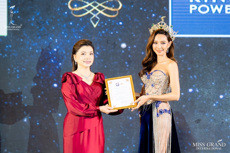 Hoa hậu Thùy Tiên hạnh phúc thông báo ngày về Việt Nam - 2 Hoa hậu Thùy Tiên hạnh phúc thông báo ngày về Việt Nam - 2