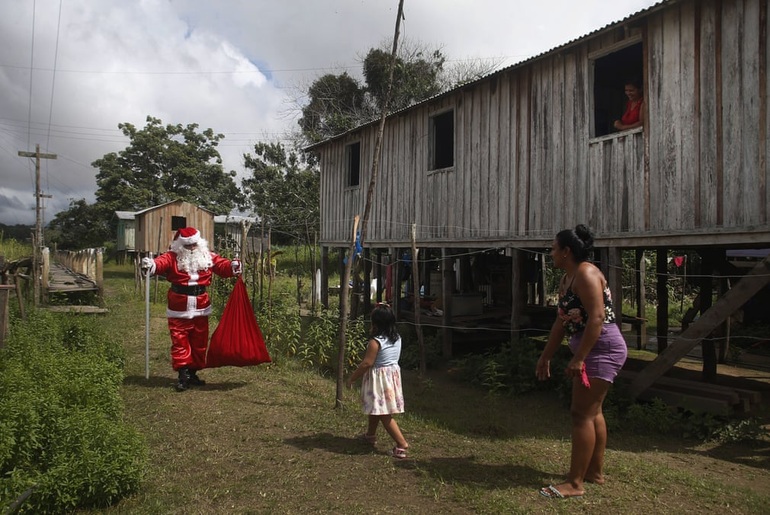 Những ngày bận toát mồ hôi của các ông già Noel - 8