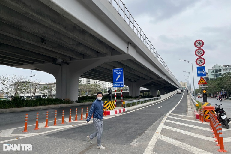 Chính thức thông xe hệ thống đường dẫn lên xuống cầu cạn dài nhất Hà Nội - 3