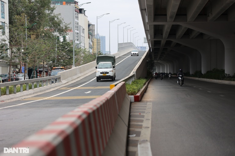 Chính thức thông xe hệ thống đường dẫn lên xuống cầu cạn dài nhất Hà Nội - 9