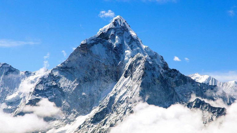 Đỉnh Everest cao nhất thế giới, đúng hay sai? - 1