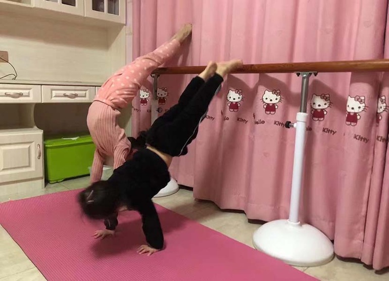 Cha mẹ Trung Quốc vật lộn giúp con cai nghiện điện thoại - 4 Cha mẹ Trung Quốc vật lộn giúp con cai nghiện điện thoại - 4