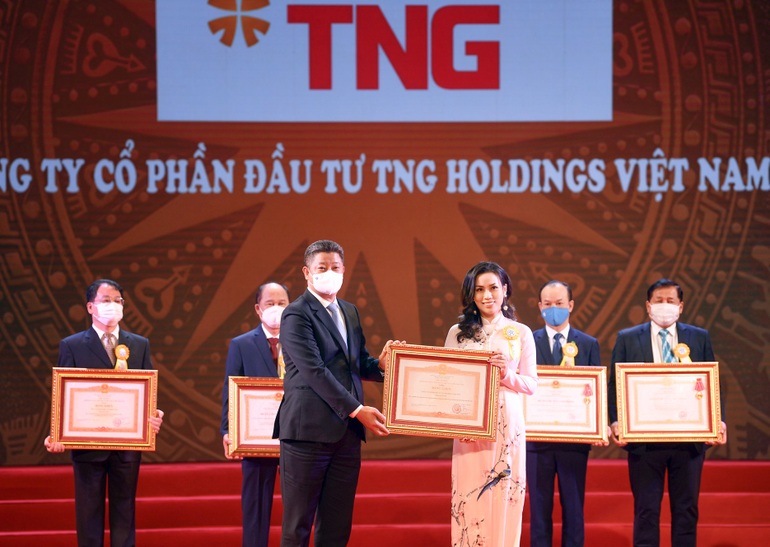 Đóng góp tích cực phòng chống Covid-19, TNG Holdings Vietnam được Thủ tướng khen thưởng - 1