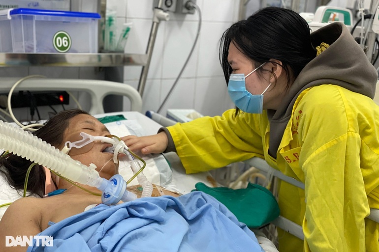 Mẹ ngã giàn giáo đã hồi phục, nữ sinh báo chí xin ngừng nhận trợ giúp - 2 Mẹ ngã giàn giáo đã hồi phục, nữ sinh báo chí xin ngừng nhận trợ giúp - 2