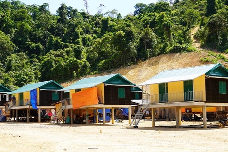 Niềm vui ngày cuối năm đến với khu tái định cư mới của đồng bào Vân Kiều - 3 Niềm vui ngày cuối năm đến với khu tái định cư mới của đồng bào Vân Kiều - 3