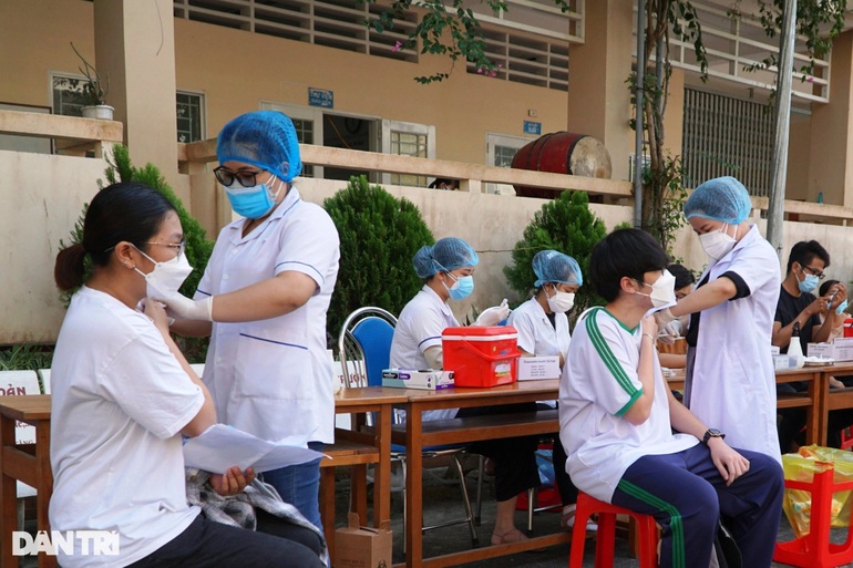 Sáng 30/12, F0 cộng đồng tăng cao, lo ngại ca mắc leo thang dịp Tết - 3 Sáng 30/12, F0 cộng đồng tăng cao, lo ngại ca mắc leo thang dịp Tết - 3
