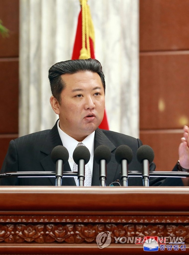 Ông Kim Jong-un xuất hiện với ngoại hình gầy chưa từng thấy - 1
