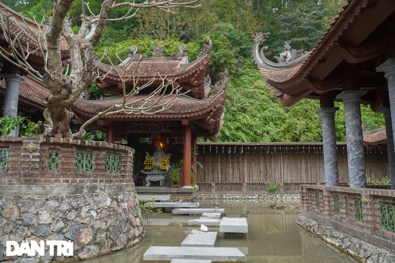 Ngôi chùa thiêng nghìn năm tuổi án ngữ dưới chân đồi thông ở Hà Nam - 11 Ngôi chùa thiêng nghìn năm tuổi án ngữ dưới chân đồi thông ở Hà Nam - 11