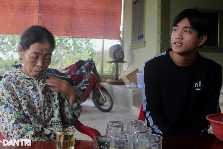 Câu chuyện cảm động về người phụ nữ hơn 15 năm nuôi 8 con riêng của chồng - 6 Câu chuyện cảm động về người phụ nữ hơn 15 năm nuôi 8 con riêng của chồng - 6