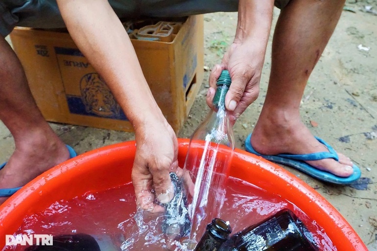 Dị nhân 15 năm nhặt vỏ chai về xây ngôi nhà độc nhất vô nhị ở Quảng Nam - 7