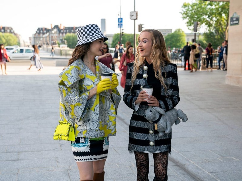 Nhà chức trách Ukraine chỉ trích phim Emily in Paris vì chi tiết xúc phạm - 2 Nhà chức trách Ukraine chỉ trích phim Emily in Paris vì chi tiết xúc phạm - 2
