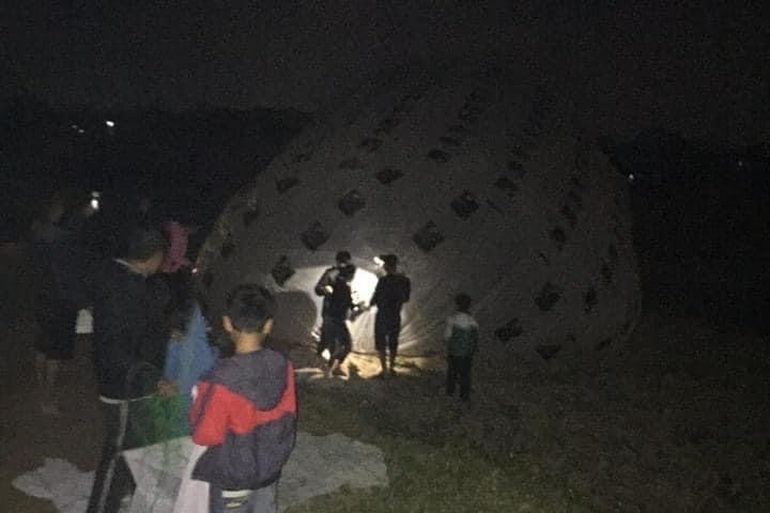 Truy nguồn gốc vật thể lạ dài 15 m bay lơ lửng trên bầu trời - 1 Truy nguồn gốc vật thể lạ dài 15 m bay lơ lửng trên bầu trời - 1