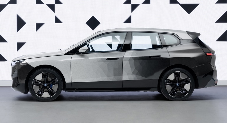 CES 2022: BMW giới thiệu công nghệ đổi màu thân xe trong tích tắc - 1