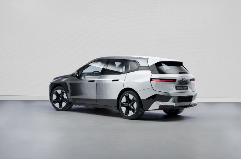 CES 2022: BMW giới thiệu công nghệ đổi màu thân xe trong tích tắc - 6