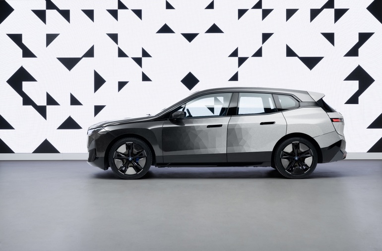 CES 2022: BMW giới thiệu công nghệ đổi màu thân xe trong tích tắc - 5