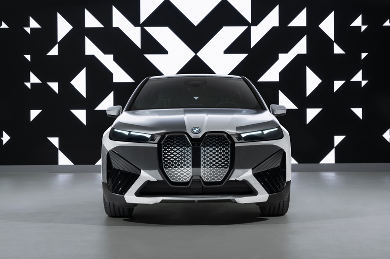 CES 2022: BMW giới thiệu công nghệ đổi màu thân xe trong tích tắc - 3