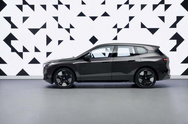 CES 2022: BMW giới thiệu công nghệ đổi màu thân xe trong tích tắc - 12