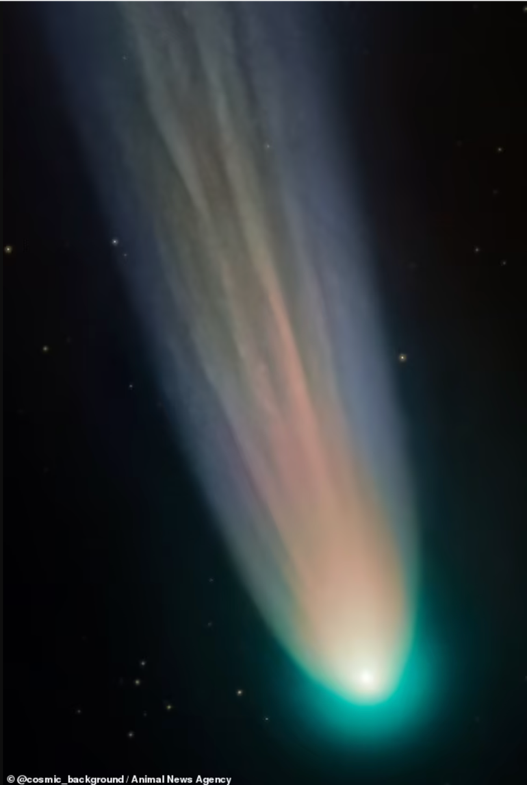 Sao chổi hiếm có lóe sáng rực rỡ trên bầu trời trước khi biến mất ...