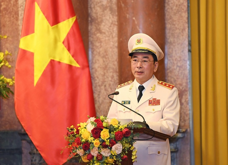 Thăng cấp bậc hàm Thượng tướng đối với hai Thứ trưởng Bộ Công an - 2 Thăng cấp bậc hàm Thượng tướng đối với hai Thứ trưởng Bộ Công an - 2