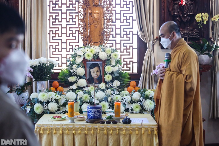 Sau vụ bé gái bị mẹ kế bạo hành, cô giáo hoảng nghe tiếng học trò khóc - 1 Sau vụ bé gái bị mẹ kế bạo hành, cô giáo hoảng nghe tiếng học trò khóc - 1