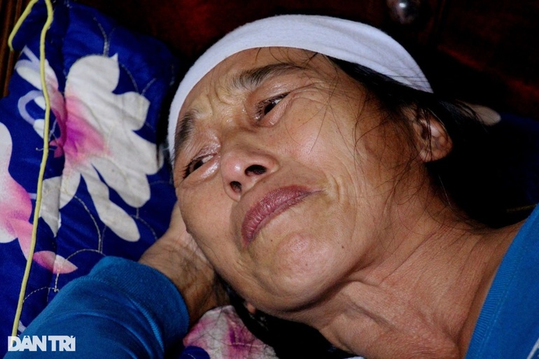 Cha tử nạn trên biển, hai đứa con thơ khóc òa van xin mẹ đừng chết - 2 Cha tử nạn trên biển, hai đứa con thơ khóc òa van xin mẹ đừng chết - 2