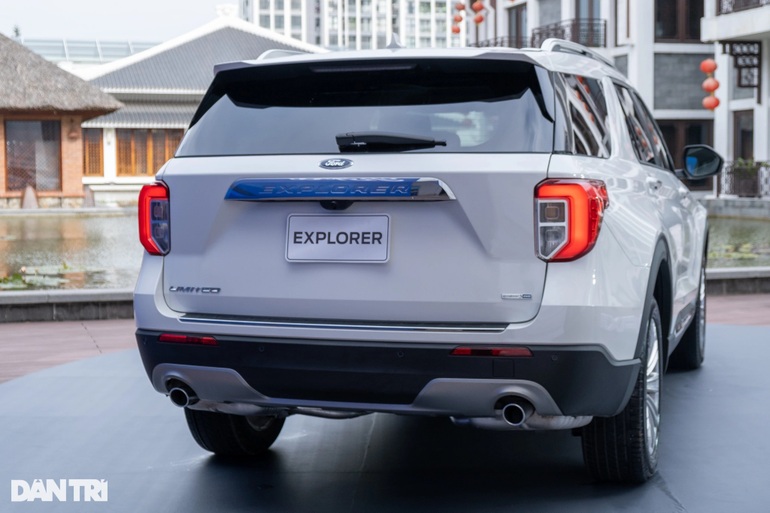 Ford Explorer 2022 chốt giá 2,37 tỷ đồng, đối thủ của Land Cruiser Prado - 4