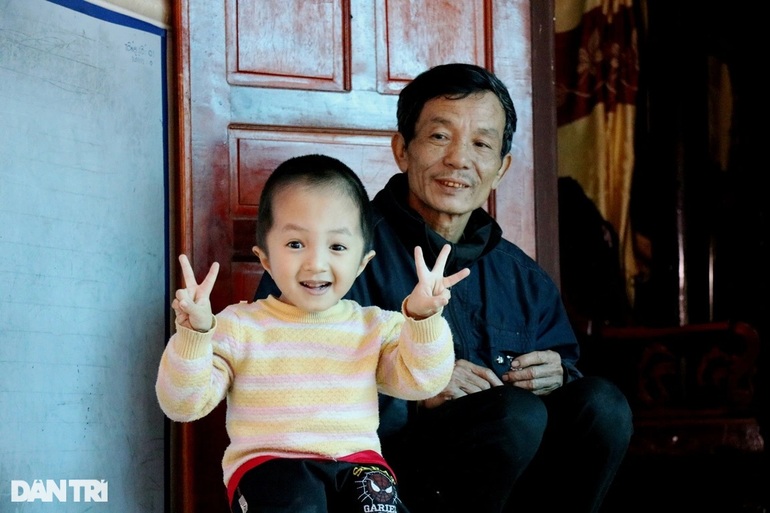 Ngỡ ngàng trước khả năng tính nhẩm siêu nhanh của cậu bé 5 tuổi - 3 Ngỡ ngàng trước khả năng tính nhẩm siêu nhanh của cậu bé 5 tuổi - 3
