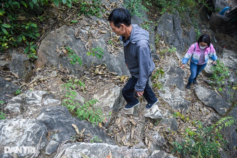 View the temple with a miniature Son Doong cave in Hanoi - 5