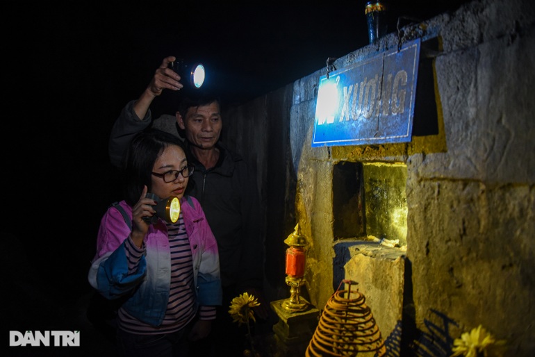 View the temple with a miniature Son Doong cave in Hanoi - 9