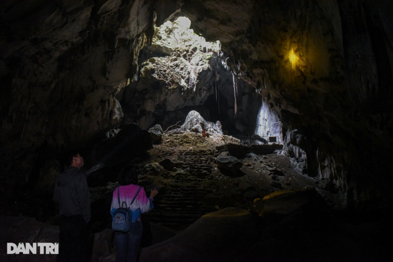 View the temple with a miniature Son Doong cave in Hanoi - 8