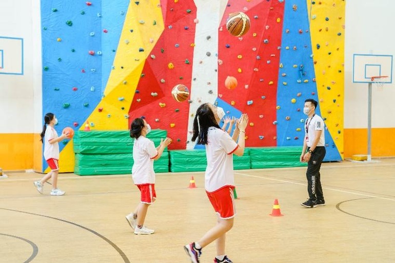 Thầy và trò tại Royal School nhanh chóng bắt nhịp với việc học trực tiếp - 4 Thầy và trò tại Royal School nhanh chóng bắt nhịp với việc học trực tiếp - 4