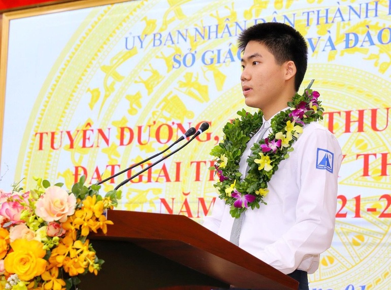 Hà Nội: Tuyên dương học sinh đoạt giải quốc tế năm học 2021-2022 - 4