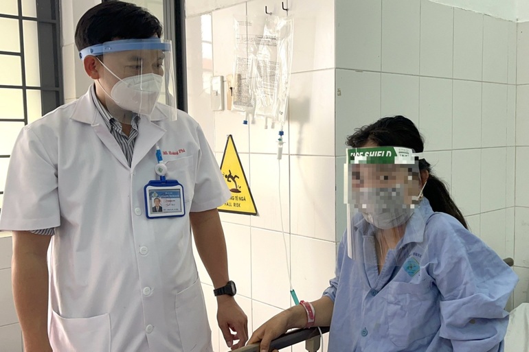 Cứu sống 2 bệnh nhân chấn thương bụng, đứt đôi dạ dày, vỡ gan nguy kịch - 2 Cứu sống 2 bệnh nhân chấn thương bụng, đứt đôi dạ dày, vỡ gan nguy kịch - 2