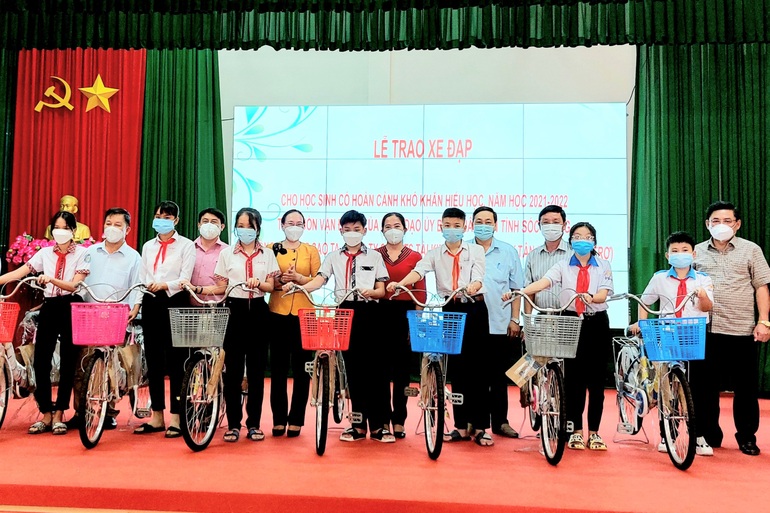 Hỗ trợ 800 chiếc xe đạp cho học sinh vượt khó hiếu học - 1