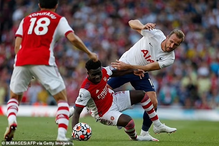 Arsenal mất nguyên đội hình, cầu cứu khẩn cấp tới Premier League - 2