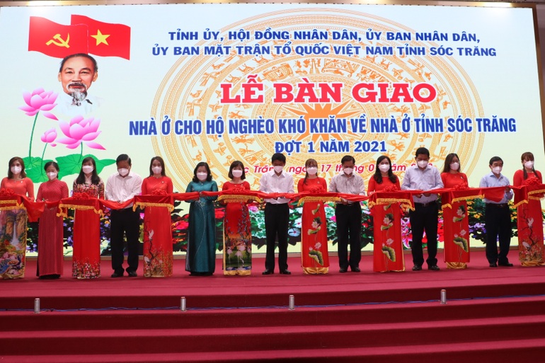 Sóc Trăng: Trao 849 căn nhà cho hộ nghèo khó khăn về chỗ ở - 1 Sóc Trăng: Trao 849 căn nhà cho hộ nghèo khó khăn về chỗ ở - 1
