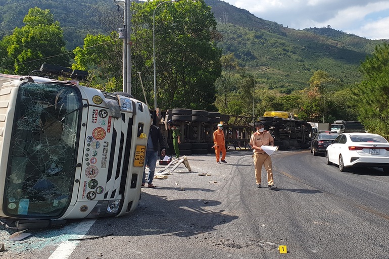 Tai nạn liên hoàn, 4 người bị thương, đường đèo Bảo Lộc tắc gần 10 km - 1 Tai nạn liên hoàn, 4 người bị thương, đường đèo Bảo Lộc tắc gần 10 km - 1