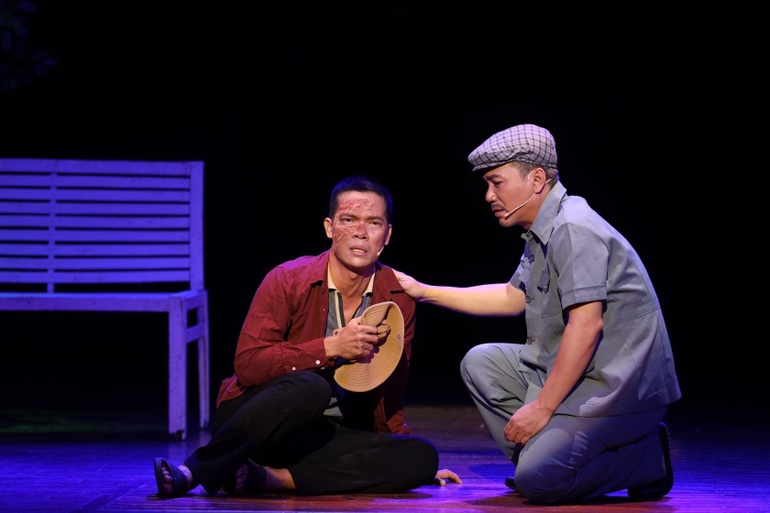 Sỹ Toàn đoạt Huy chương Bạc Liên hoan Kịch nói toàn quốc - 1 Sỹ Toàn đoạt Huy chương Bạc Liên hoan Kịch nói toàn quốc - 1