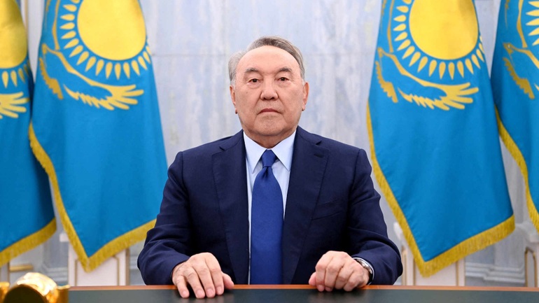 Cựu Tổng thống Kazakhstan tái xuất, bác bỏ tin đồn - 1