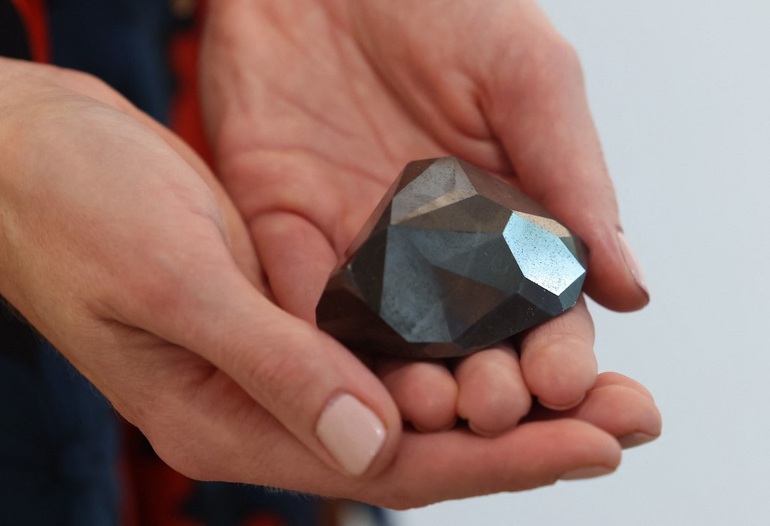 Viên kim cương đen cực hiếm như kỳ quan vũ trụ có tuổi đời 2,6 tỷ năm - 2